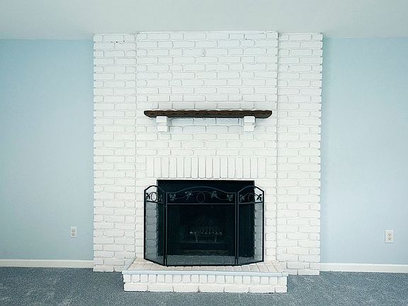 5th image of 2950 Marshall St
