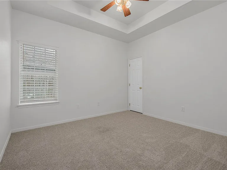 305 Stone Chase Ct — Photo 14