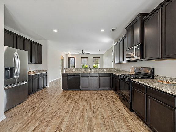 3rd image of 1409 Ellis Ln