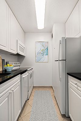 4th image of 211 W 56th St #C30