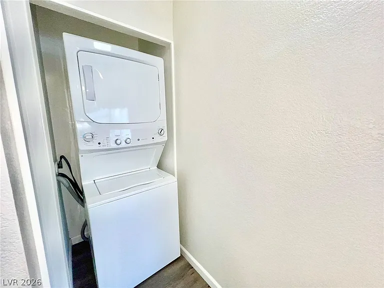 480 Elm Dr #206 — Photo 11