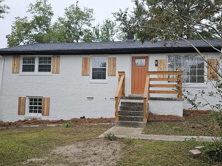 1613 Edgemore Rd — Photo 2