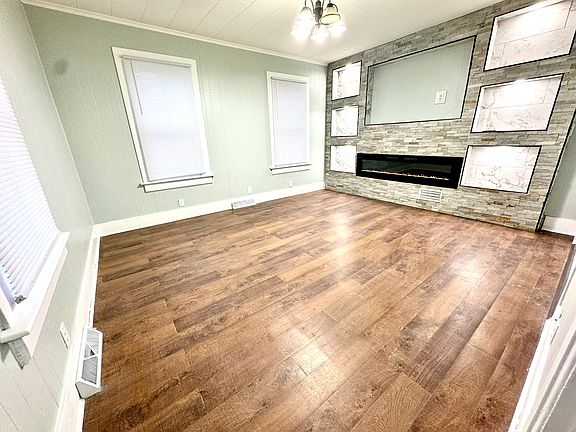 3rd image of 118 W 22nd Ave