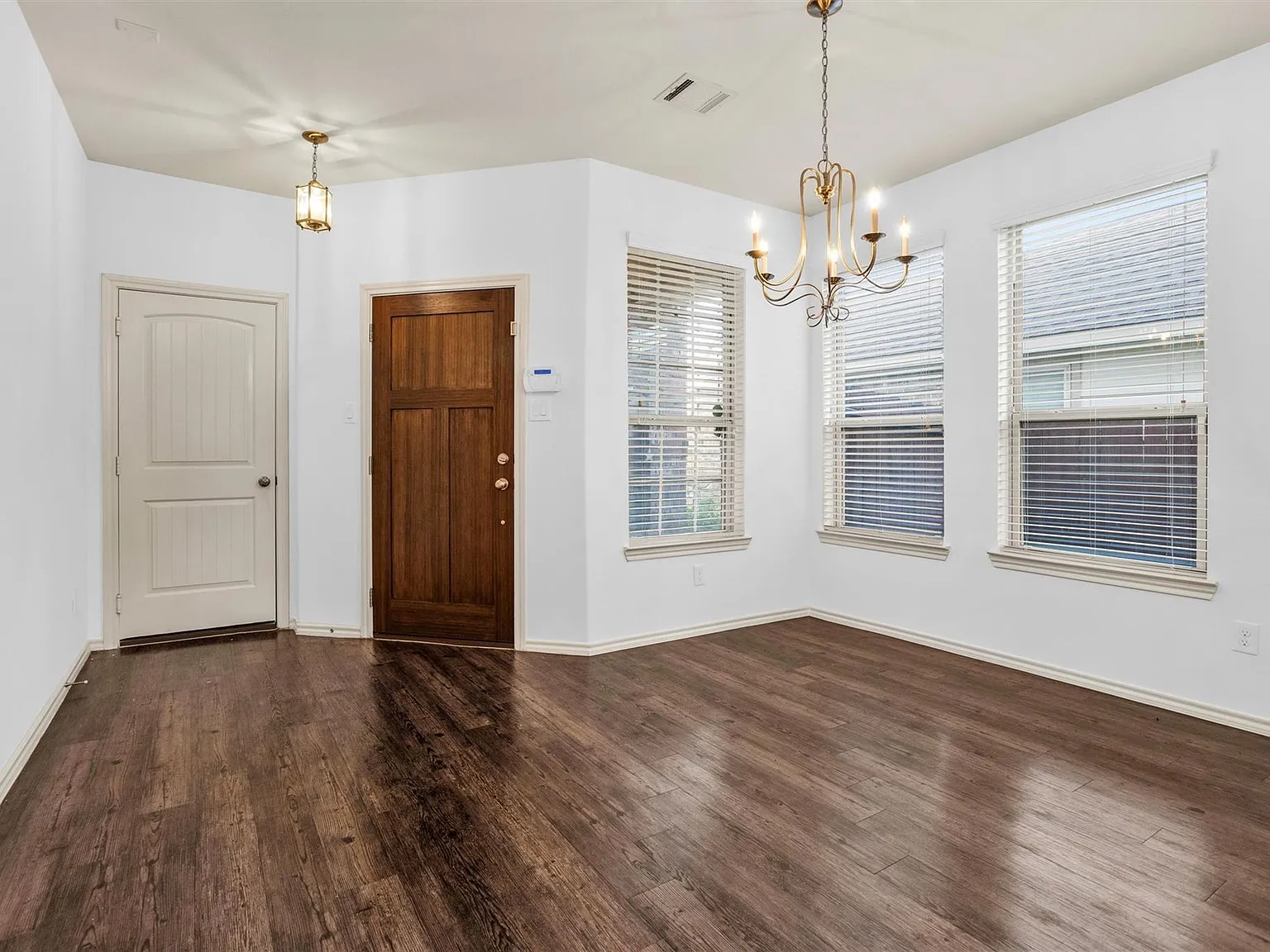 4 bed, 3.5 bath, 2350 sqft, $2,100 — Photo 4