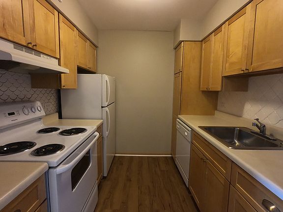 5th image of 6105 Knoll Valley Dr APT 201