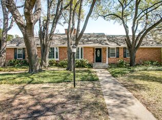 11216 Dwarfs Cir, Dallas, TX 75229