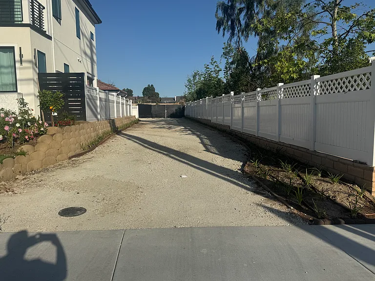 4670 Lakeview Ave — Photo 20