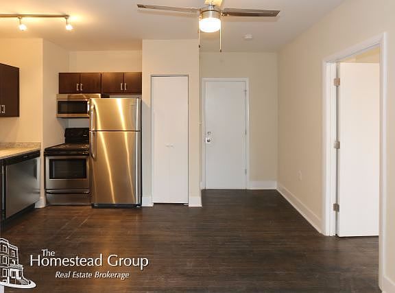 5th image of 924 W Newport Ave #First05