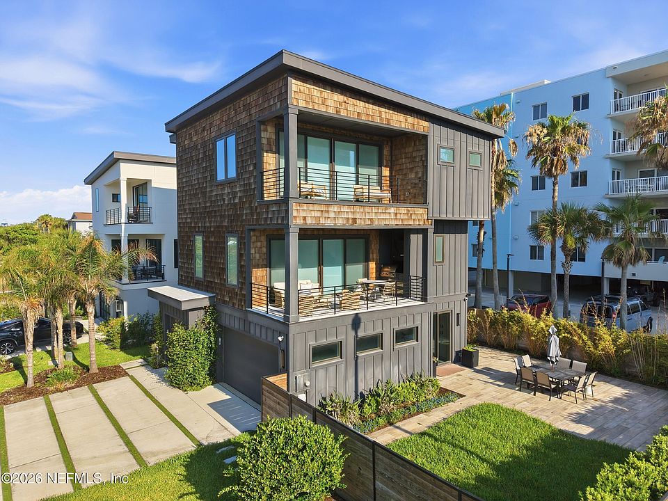 1st image of 105 N 11TH Avenue