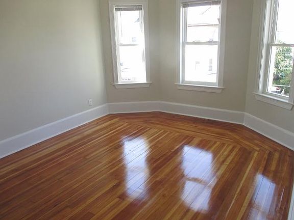 3rd image of 33 Willard Ave #1A