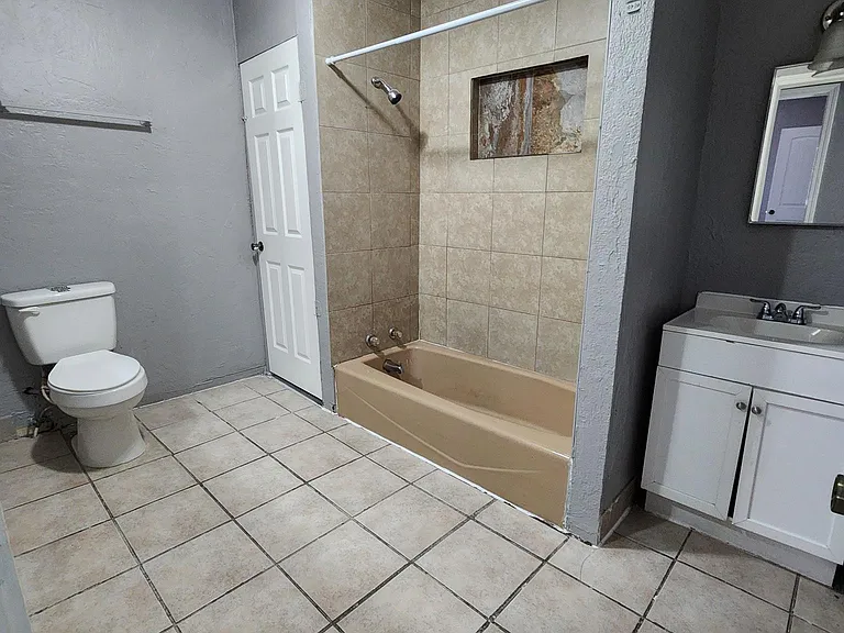 2640 SW 38th St — Photo 3
