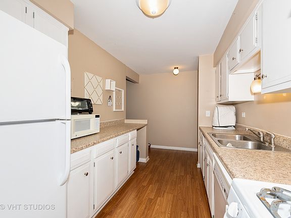 4th image of 3004 Roberts Dr APT 2