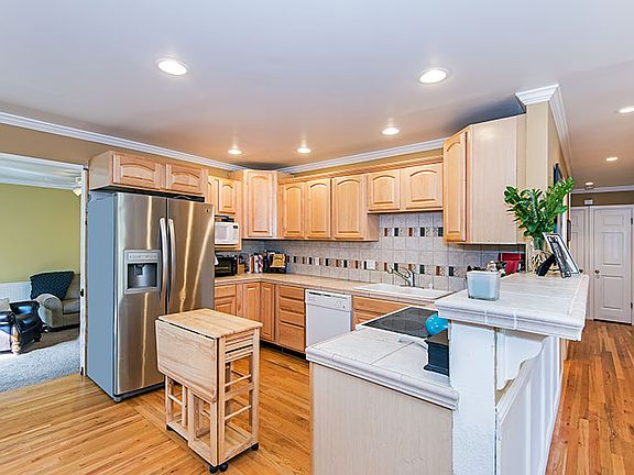 3rd image of 3041 Slater Ct