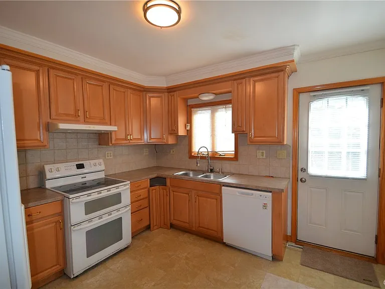 210 Lincoln Park Dr — Photo 5