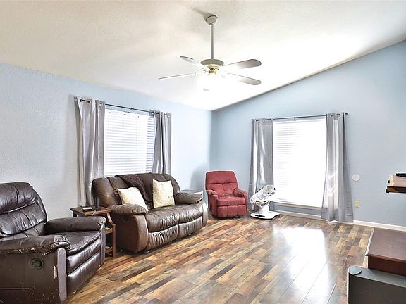 3rd image of 3674 Varsity Ln