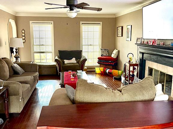 2nd image of 1209 High Point Cir