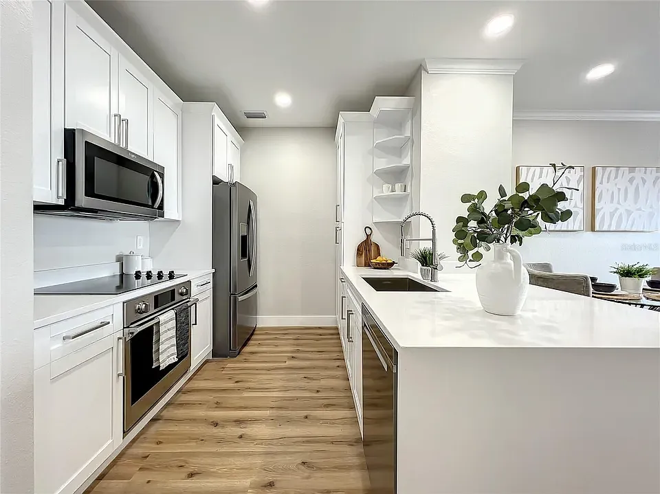 2 bed, 1054 sqft, $3,500 — Photo 2