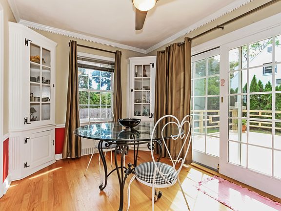 5th image of 51 Laurel St