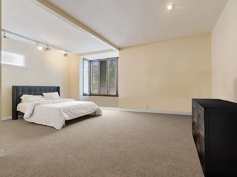 5735 Walnut St — Photo 16