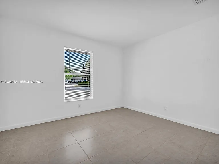 241 NW 40th St #4 — Photo 7