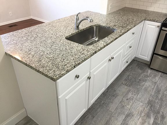 5th image of 2625 Oakwood Cir #B