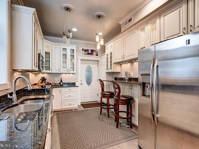 1016 G St SE — Photo 15