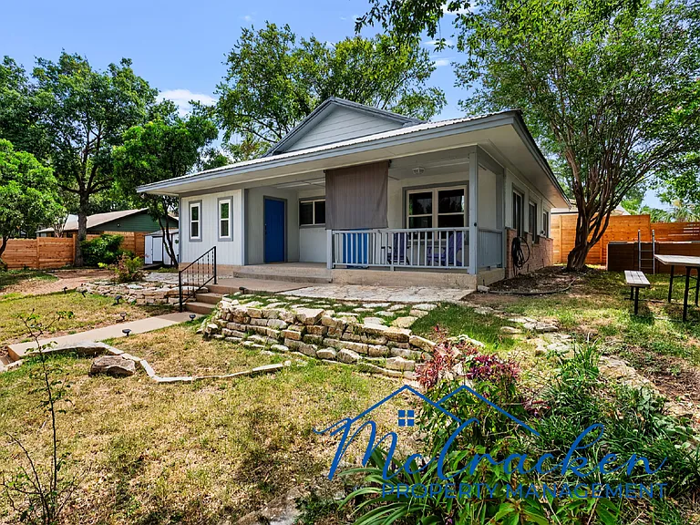 809 Nile St — Photo 3