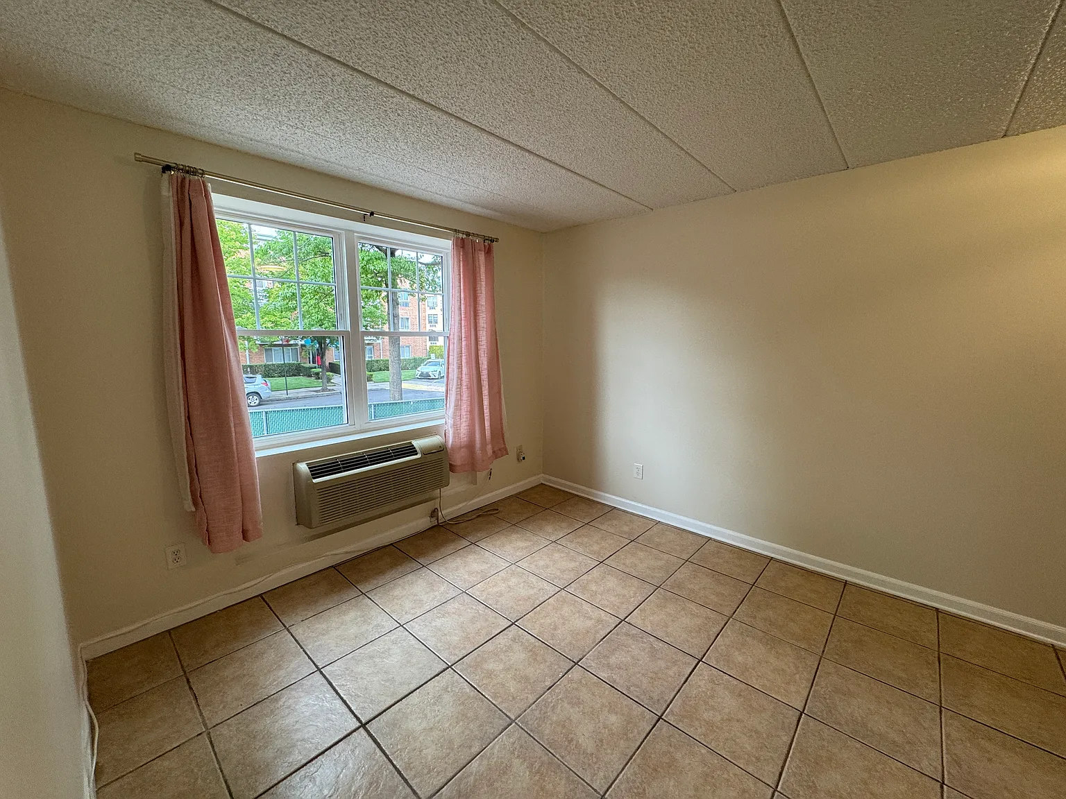 1 bed, 612 sqft, $1,900 — Photo 2
