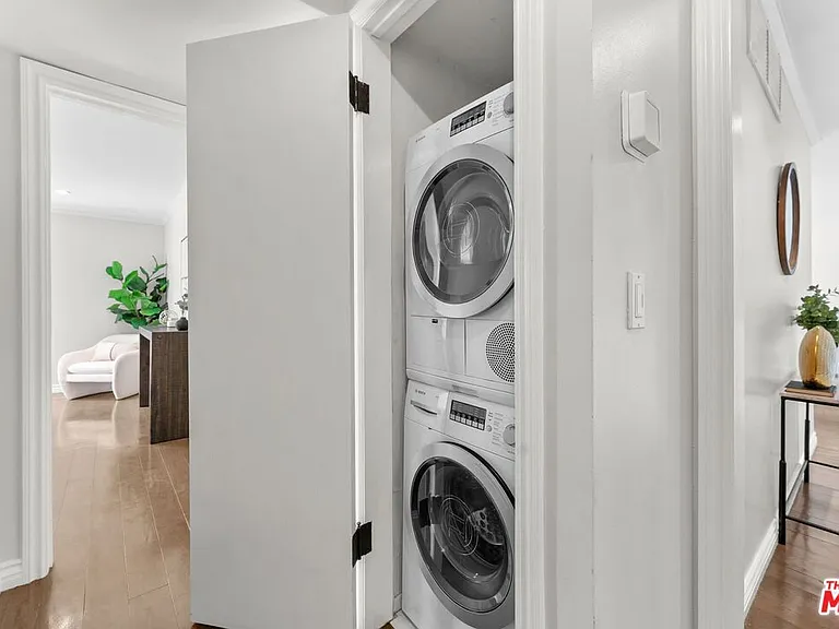 906 N Doheny Dr #311 — Photo 22