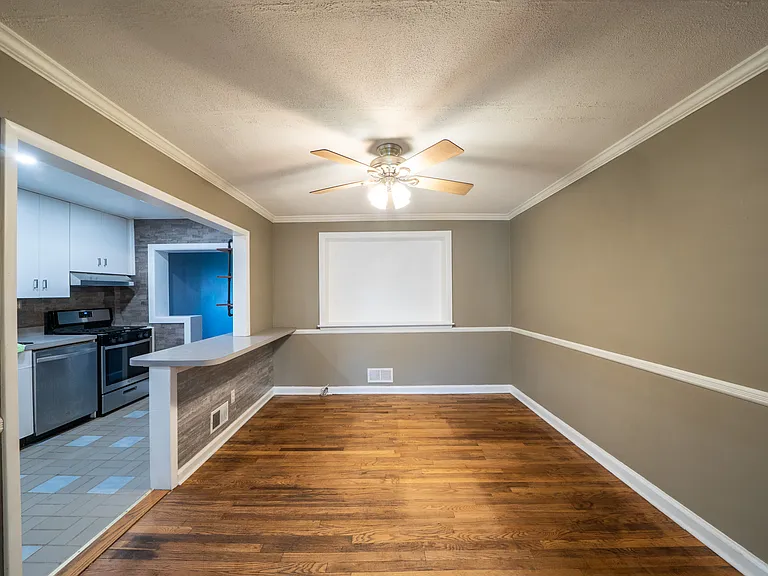 705 Eastshire Dr — Photo 9