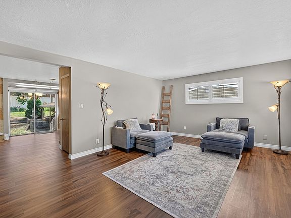 4th image of 930 Taylor Ave