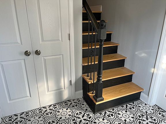 3rd image of 28 Kathryn Ave