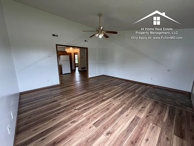 26332635 Gates Blvd — Photo 4