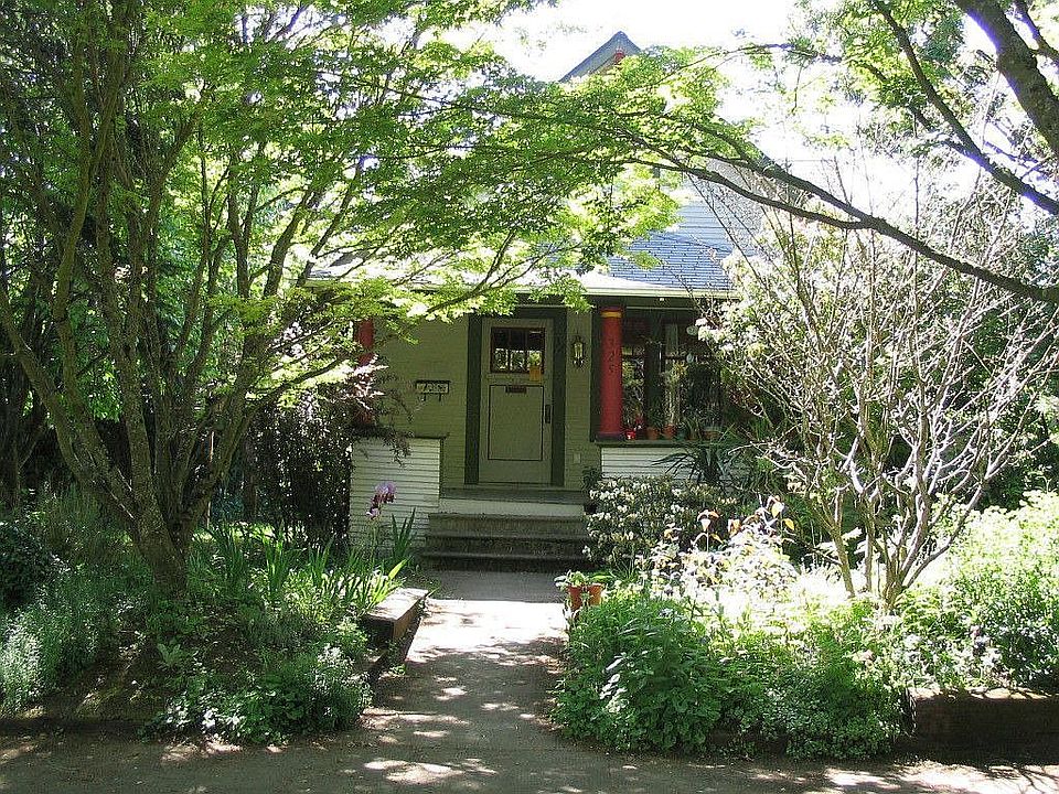2nd image of 325 NE 69th Ave