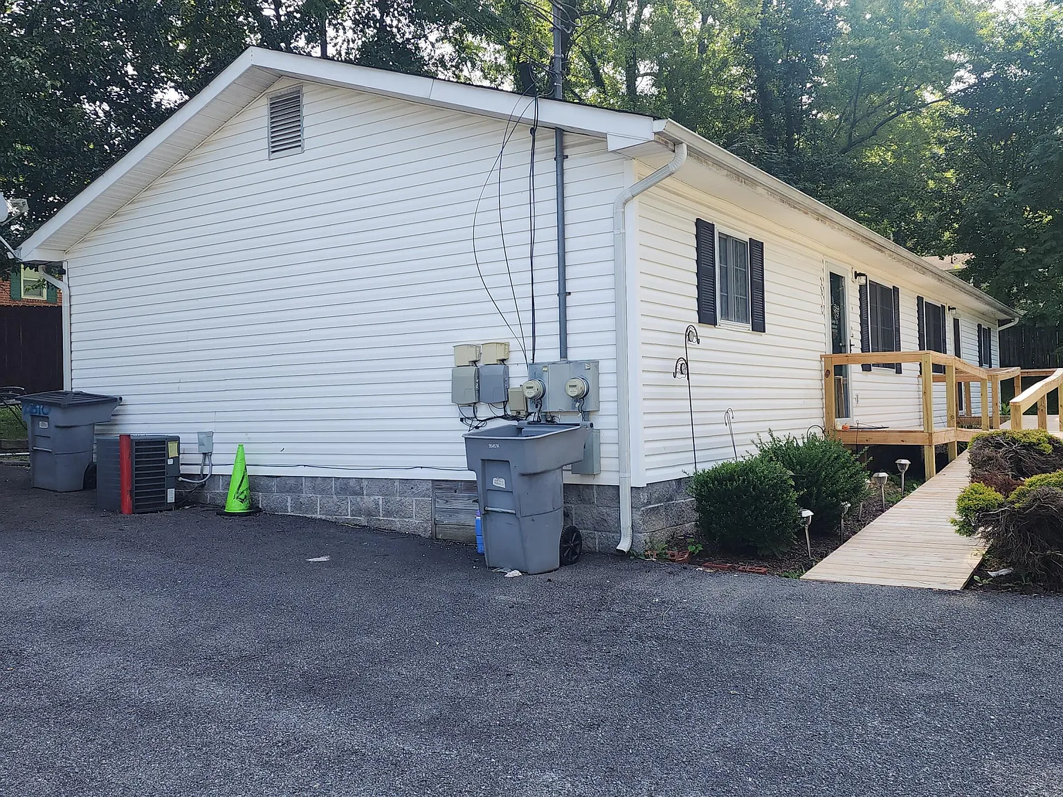 2 bed, 850 sqft, $1,075 — Photo 2