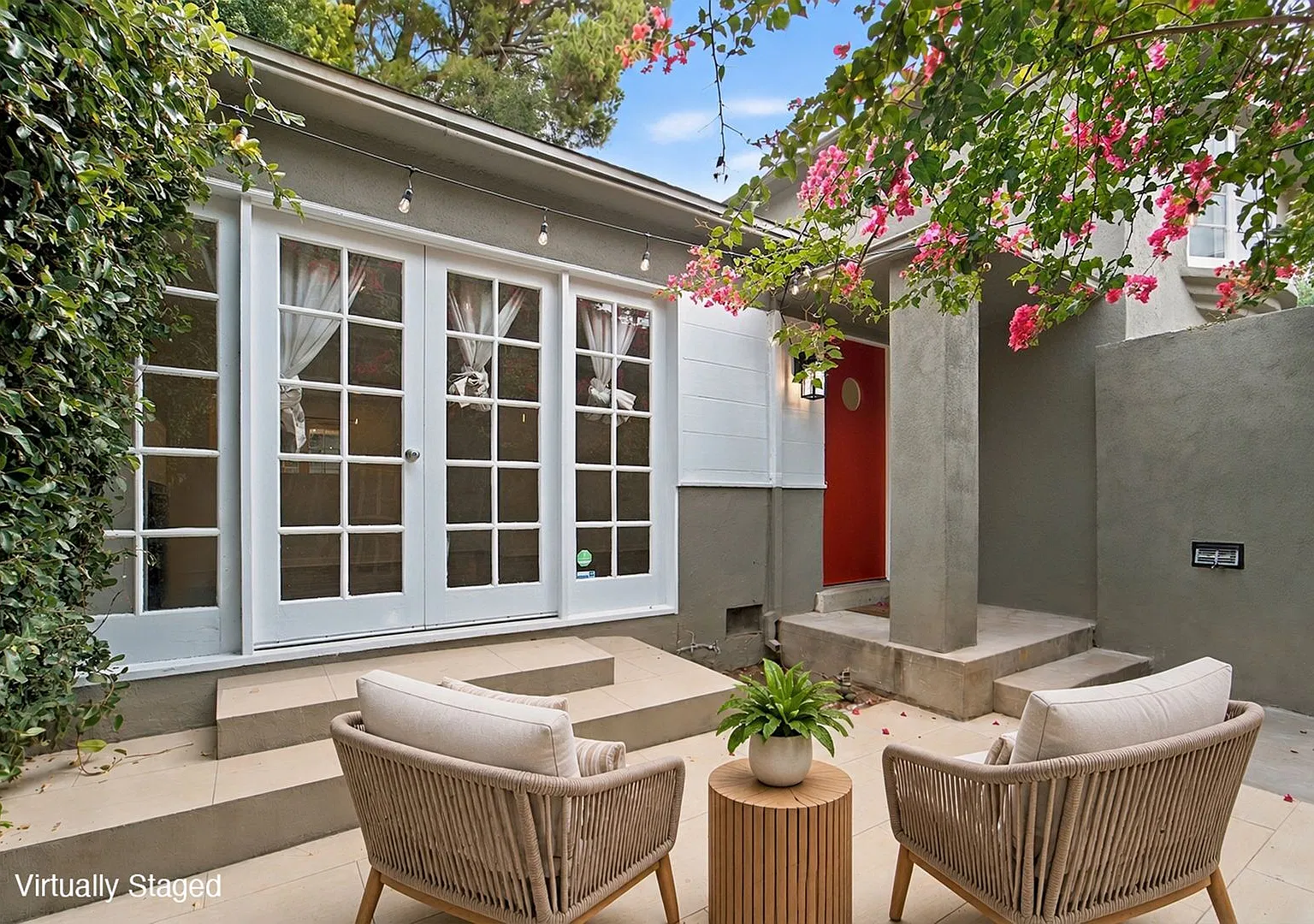 Silver Lake 3BD with Detached Office, Private Backyard, and Garage Parking — Photo 4