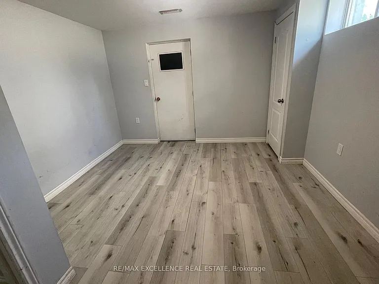1595 Borden St — Photo 8