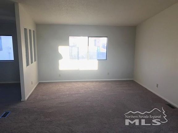 4th image of 921 Green Valley Dr