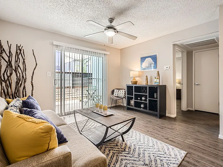 Element Austin Apartments — Photo 12