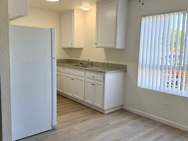 236 Kennedy St — Photo 14