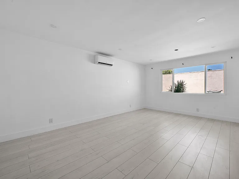 2350 Santa Ana Ave #F — Photo 5
