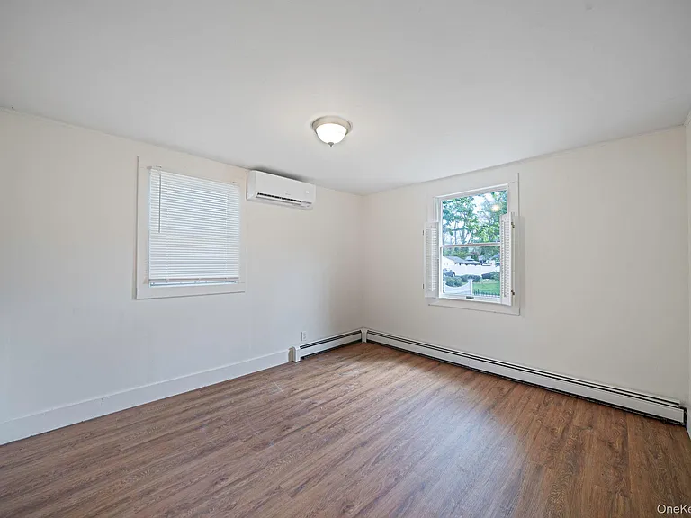 32 Dewey St — Photo 13