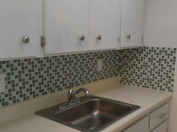 3rd image of 3941 NE 3rd Ave APT 8