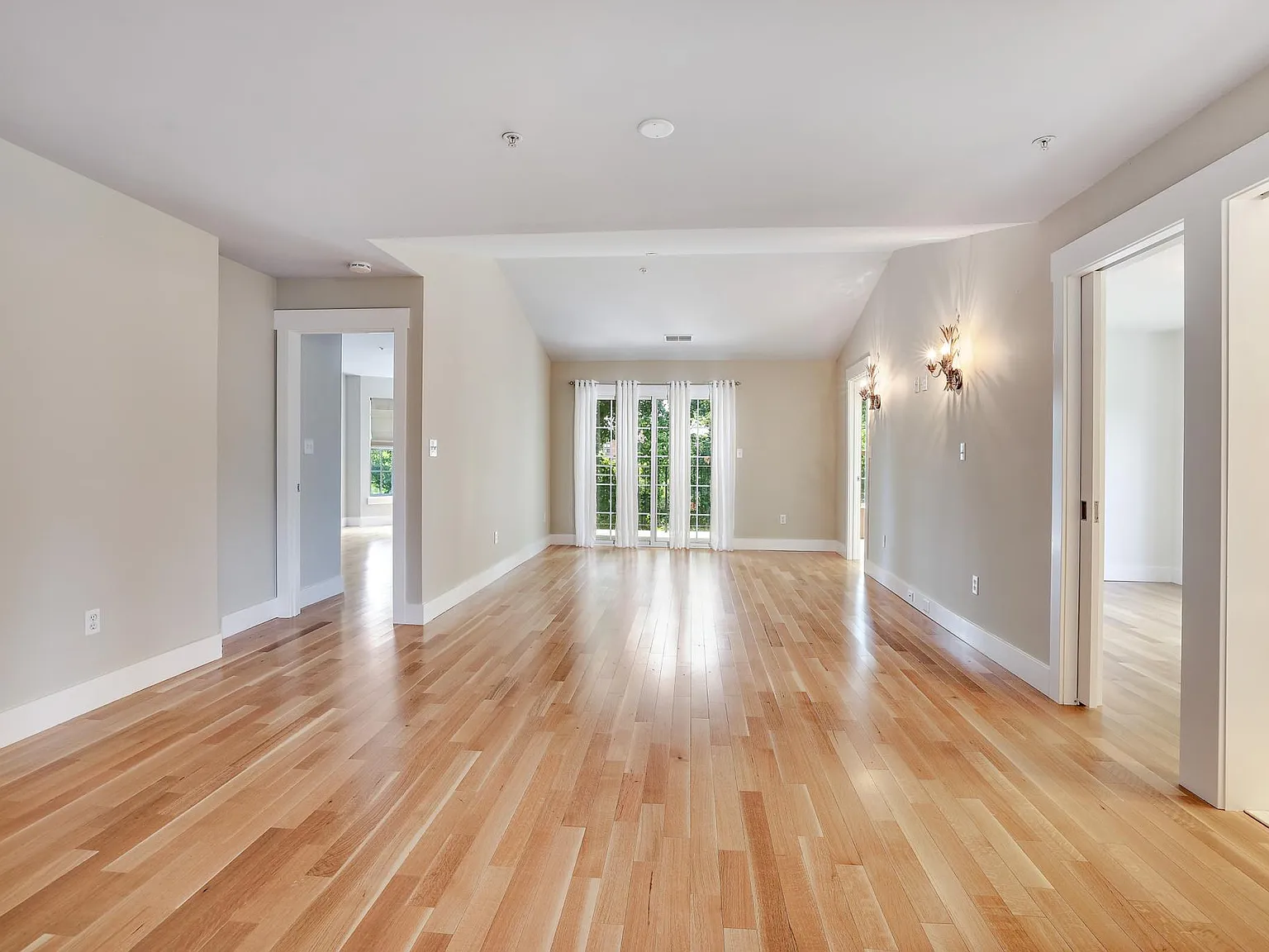2 bed, 1328 sqft, $3,100 — Photo 2