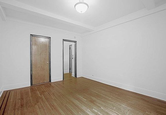 4th image of 208 W 23rd St APT 419