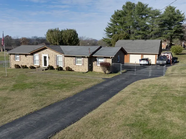 402 Page Dr, Goodlettsville, TN 37072
