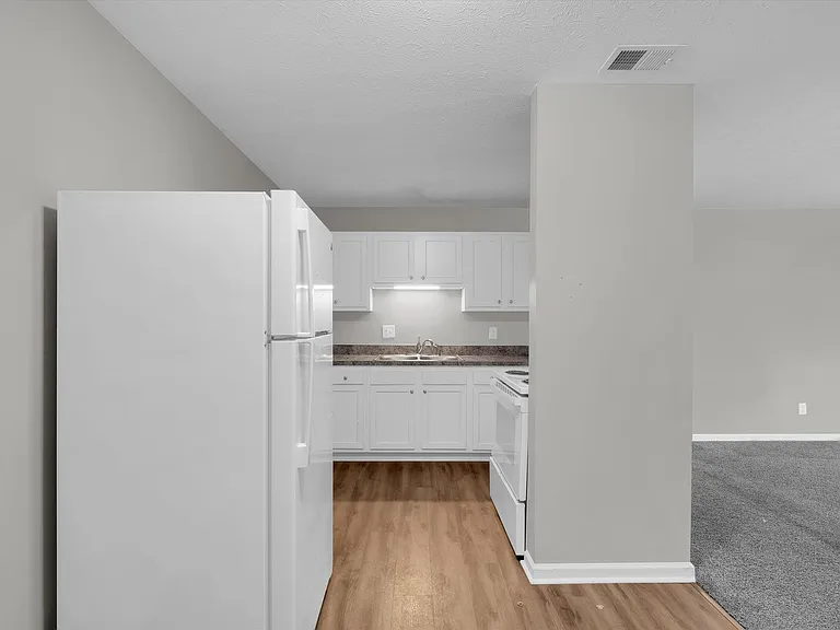 Cedar Chase Apartments — Photo 27