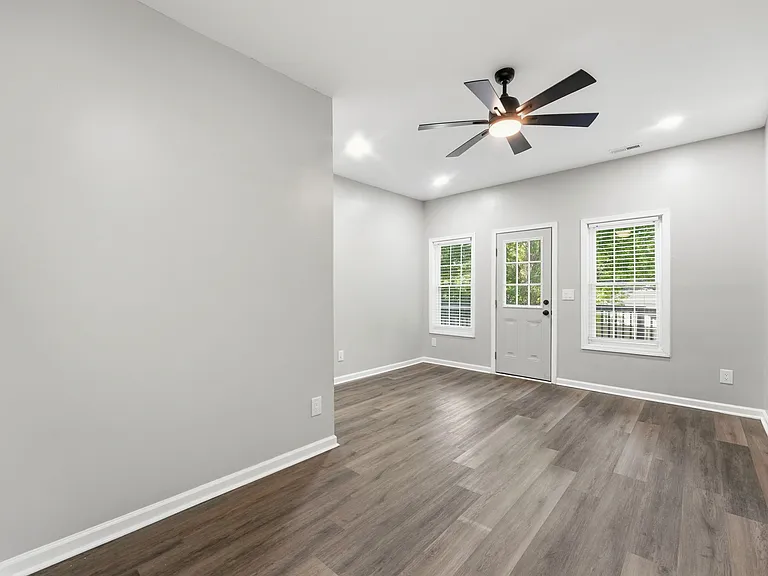 1106 Attica St — Photo 16