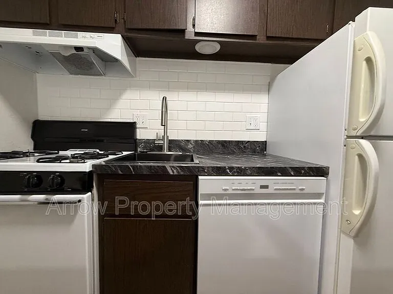 649 S 18th St #11 — Photo 6