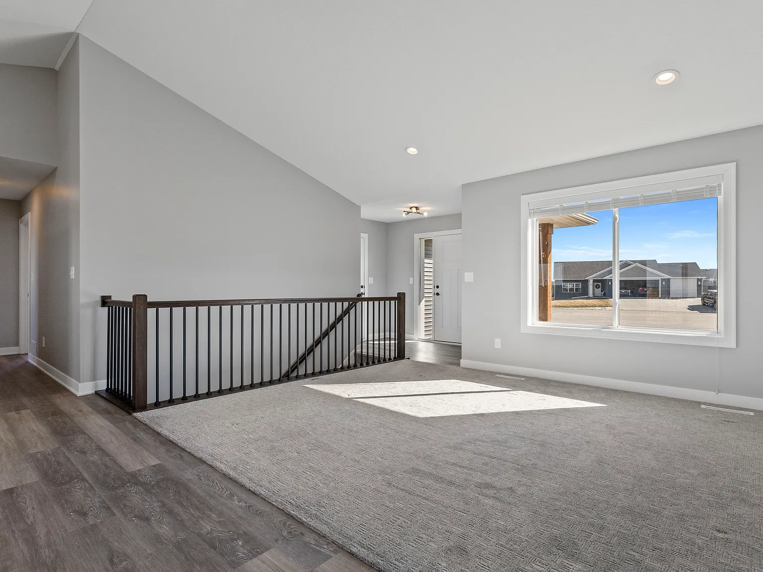 4 bed, 2208 sqft, $2,700 — Photo 3
